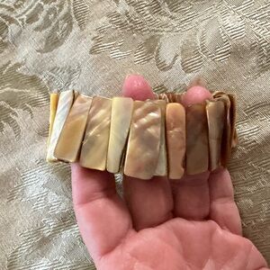 💗Green Shell Tile Stretch Bracelet in Warm Neutral Tones 💗 10/$20 bundle